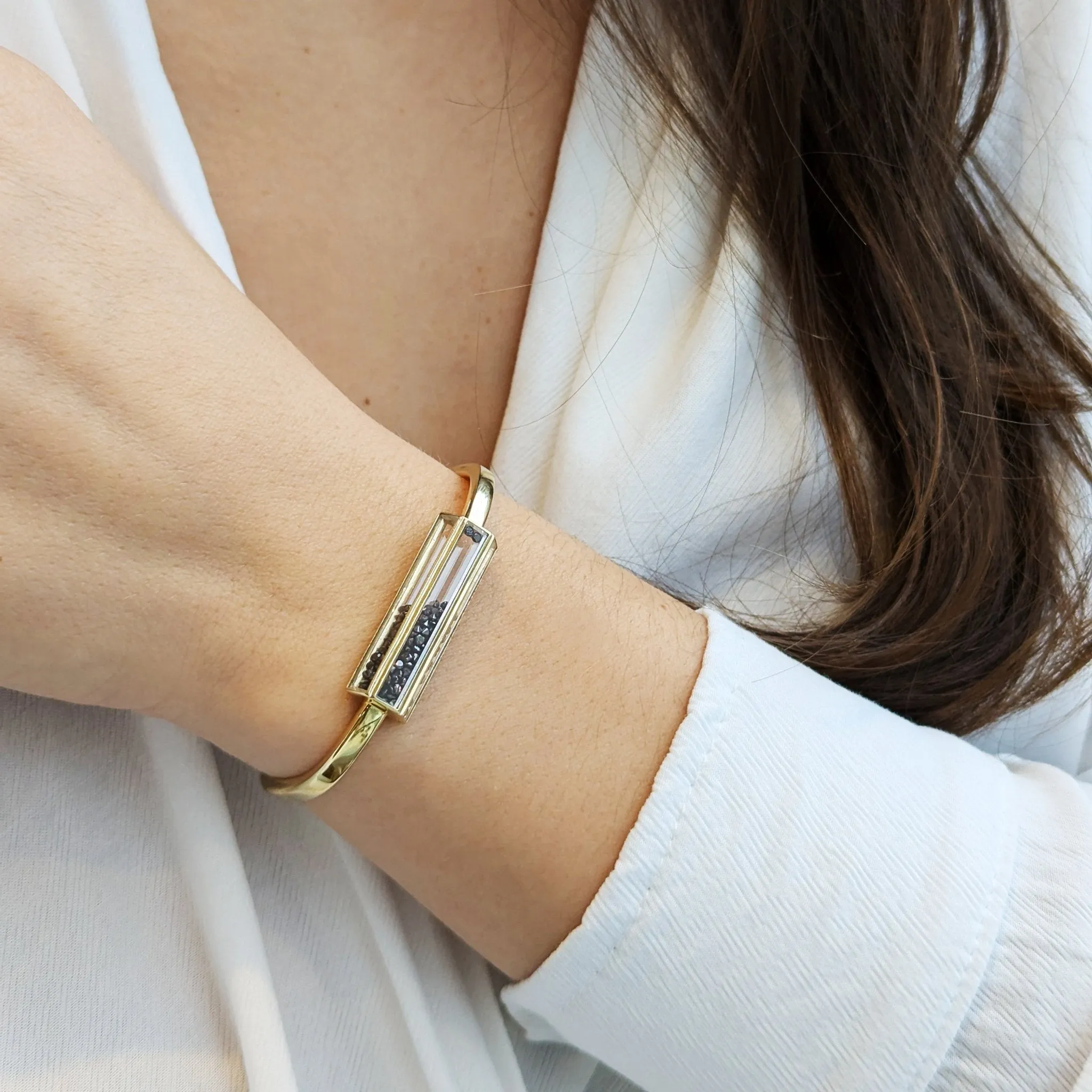 18K Gold Black Diamond "Shake" Bangle
