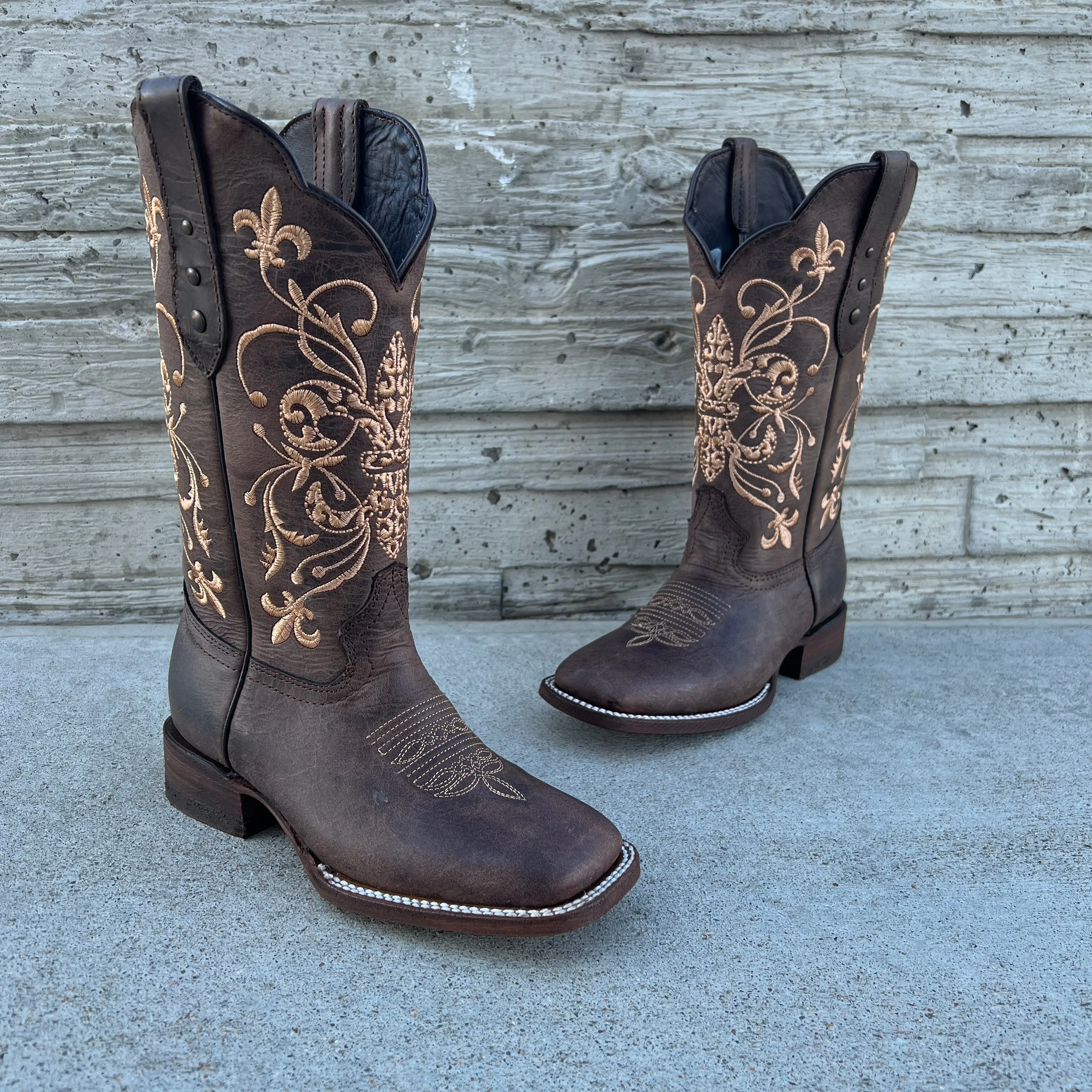 Artillero Brown Embroidered Wide Square Toe Boots