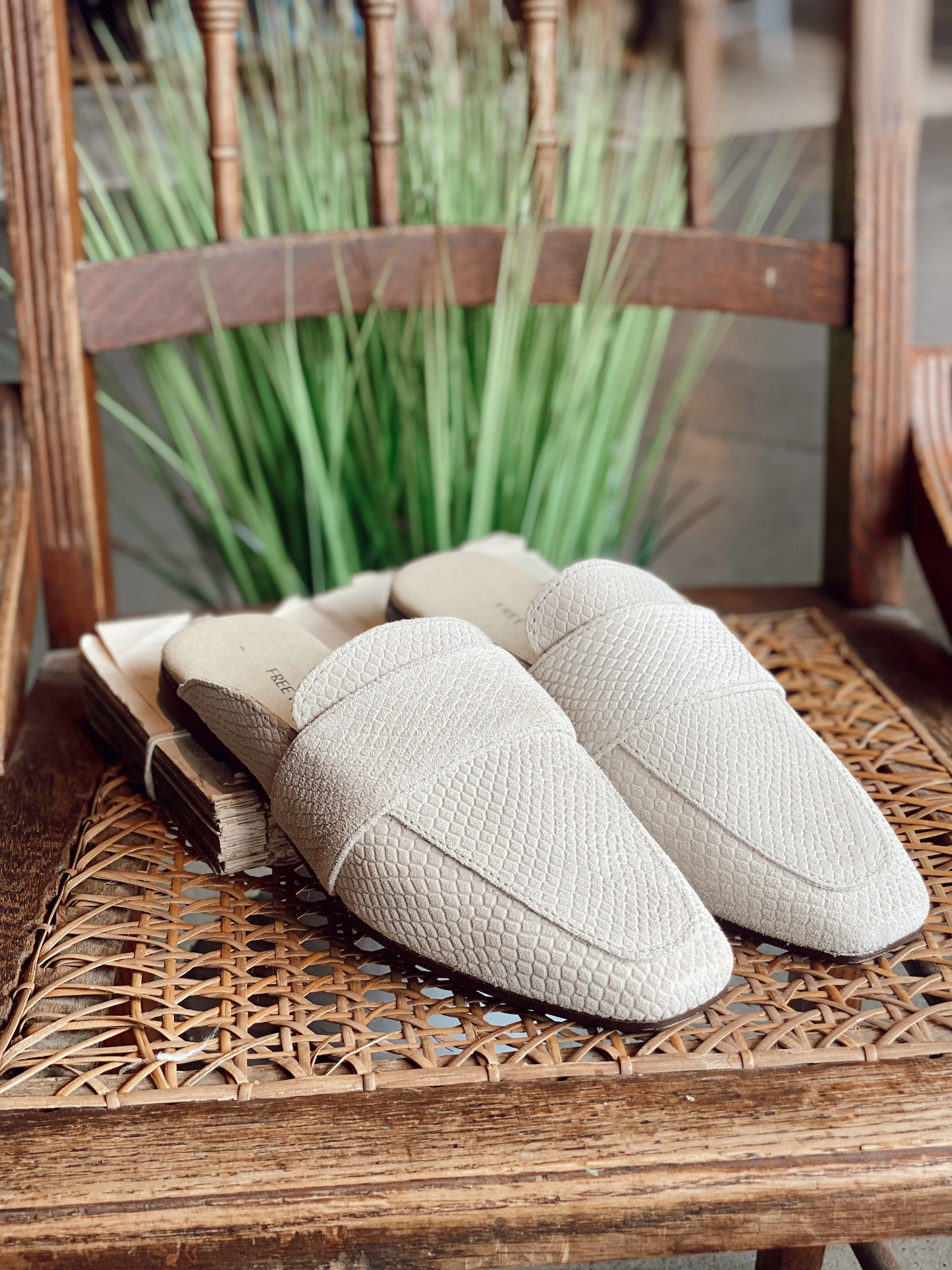 AT EASE LOAFER