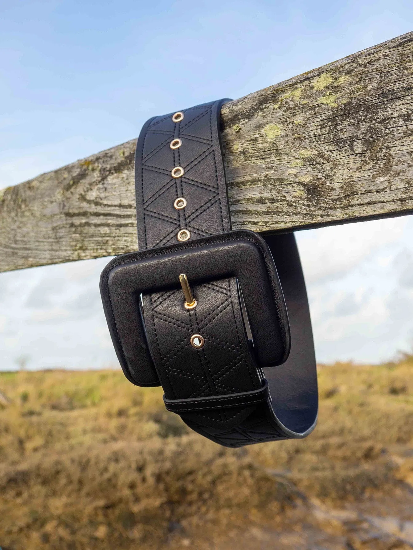 EYELET DETAIL SQUARE BUCKLE WIDE BELT - Black
