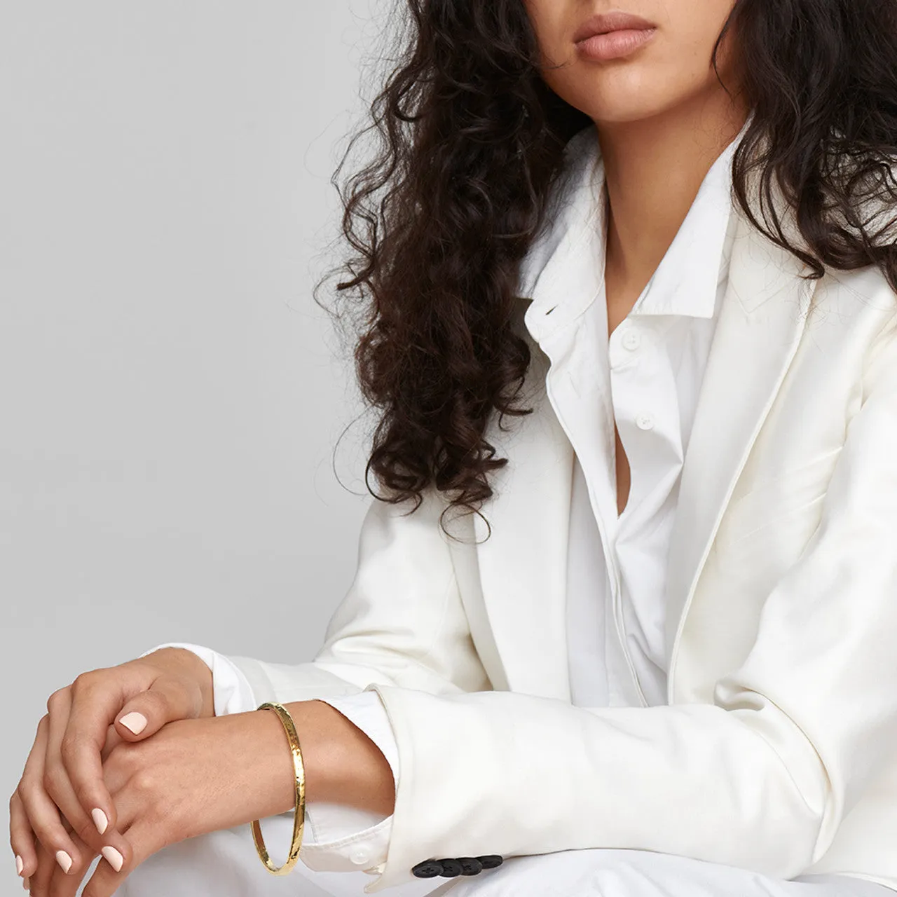 Hammered Flat Bangle in 18K Gold