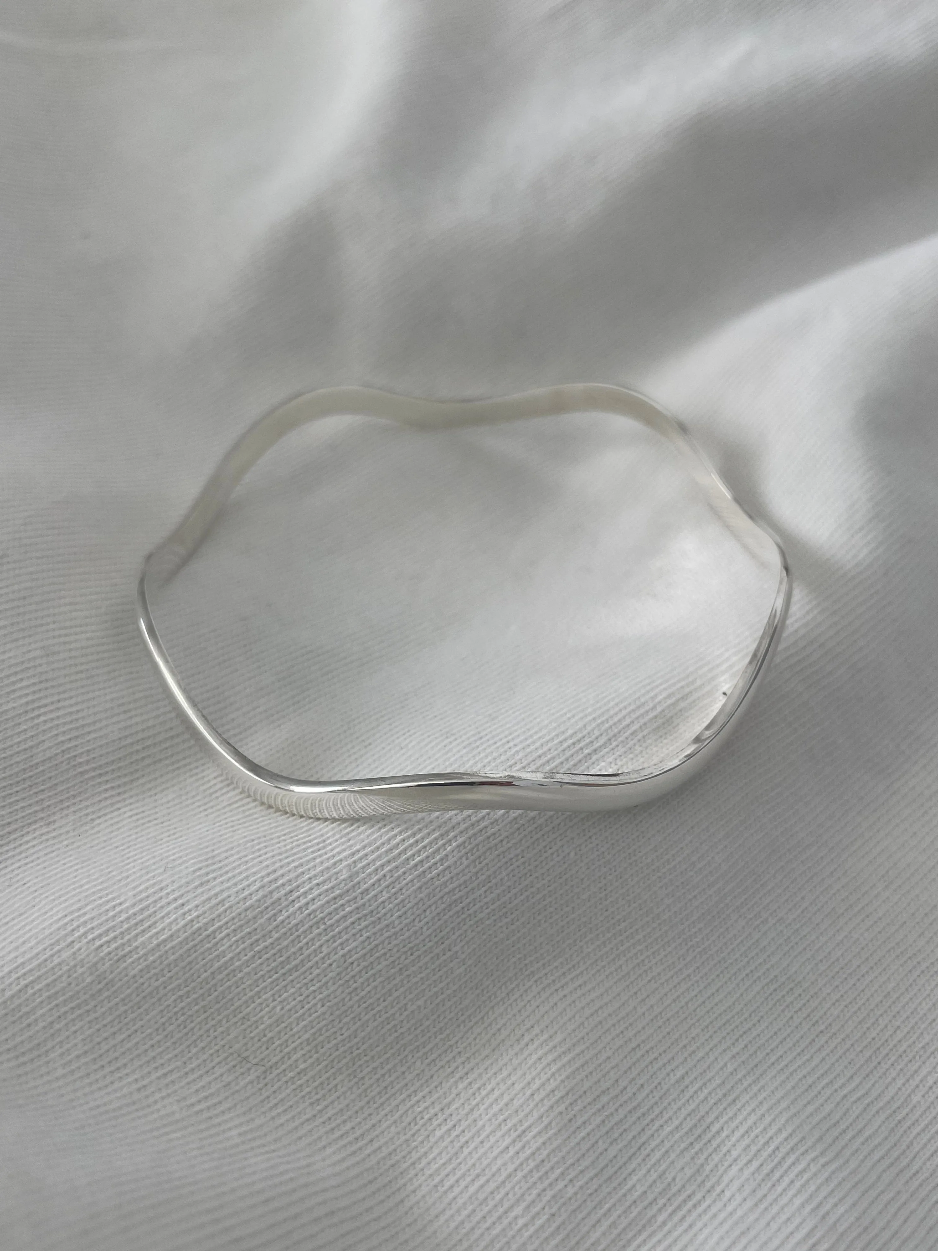 Hola Bella Wave Bangle
