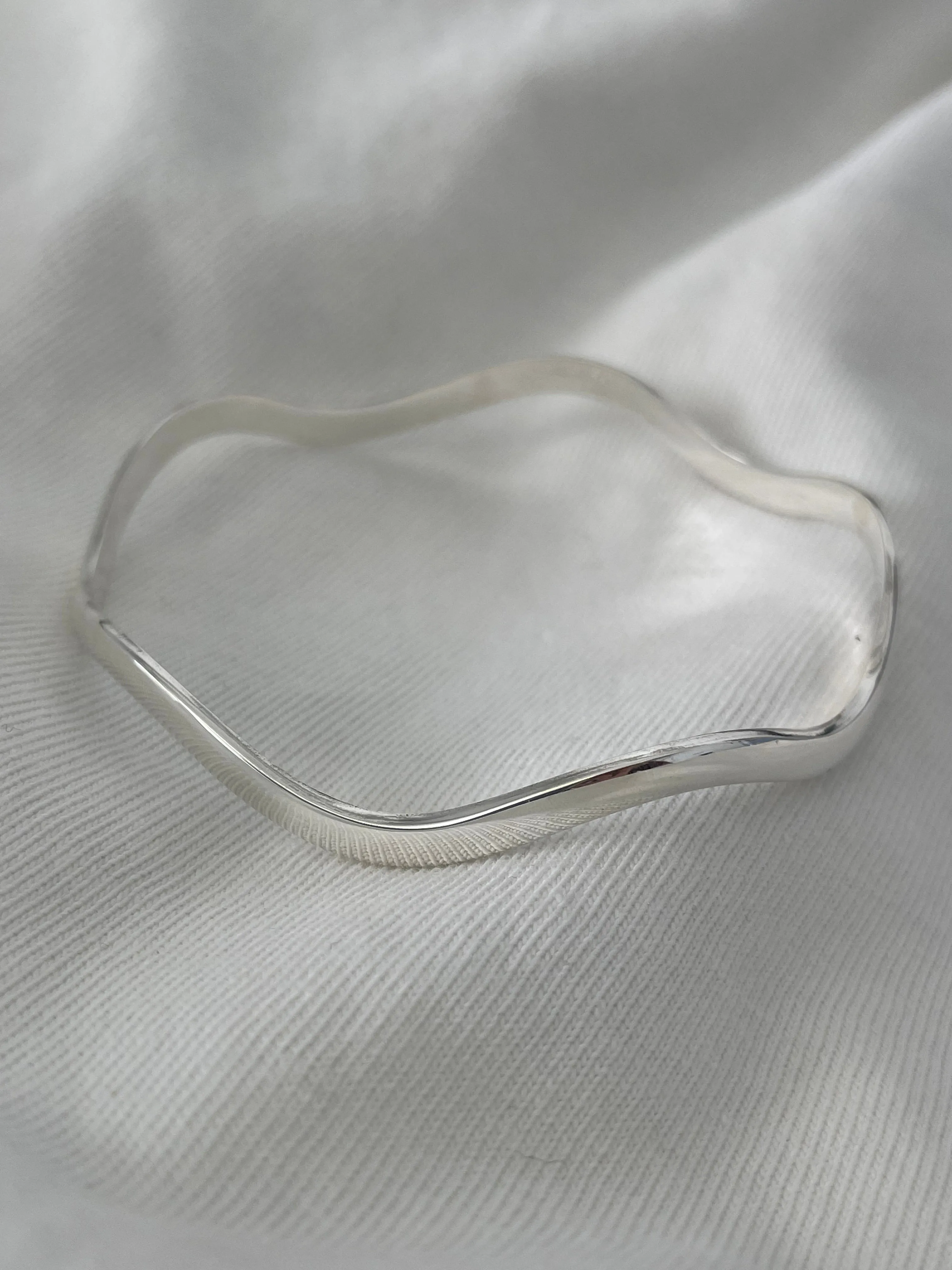 Hola Bella Wave Bangle