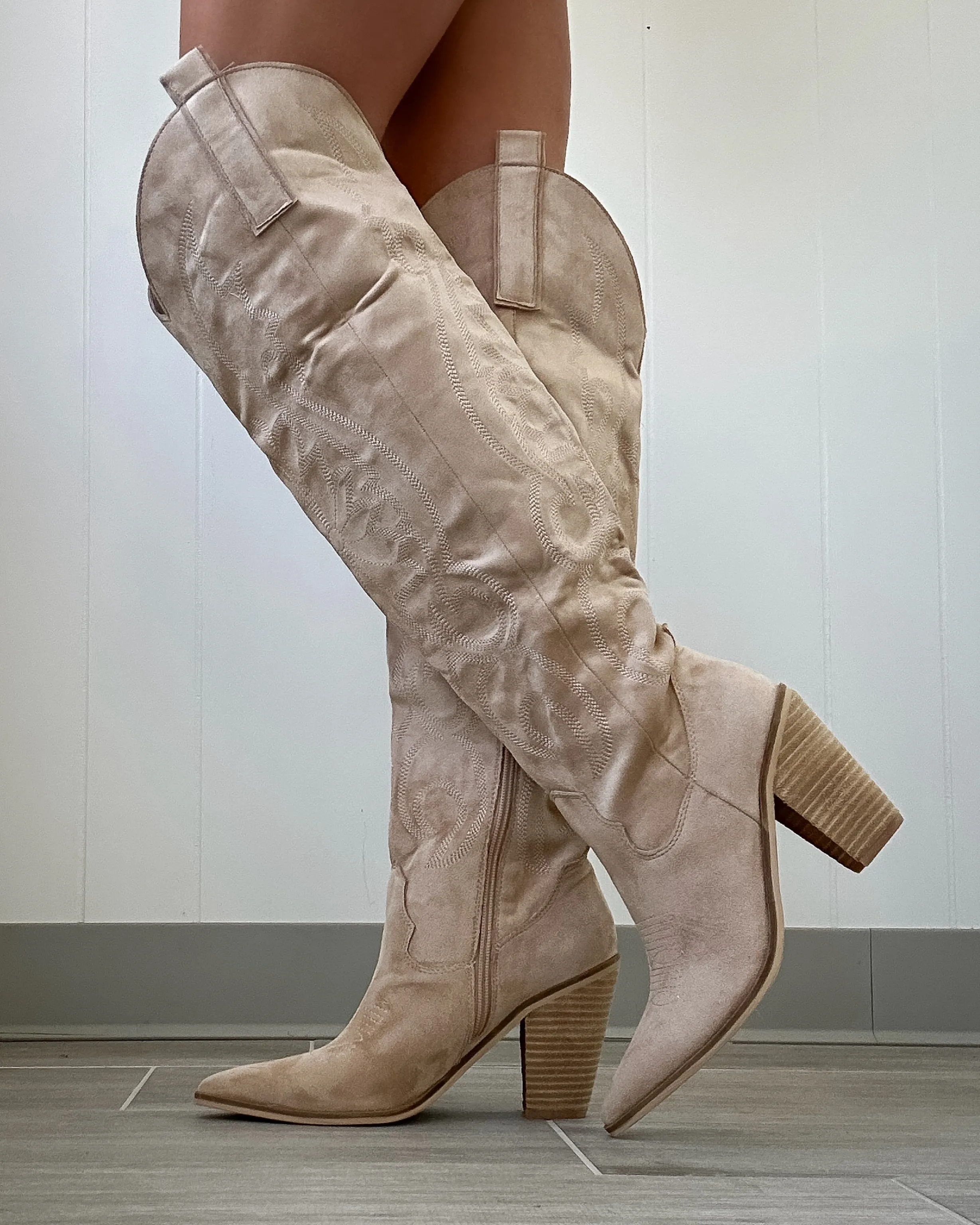 Ivy Western Stitch Suede Boots - Beige