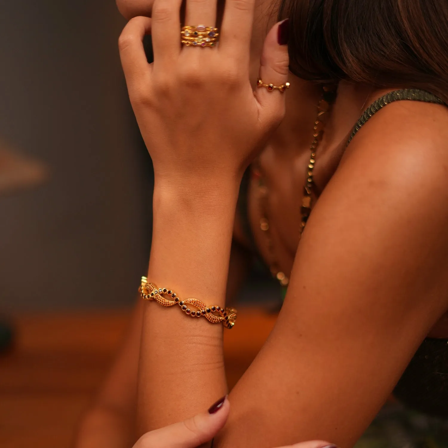 Modern Style Carnelian Gemstone & Gold Bangle Bracelet