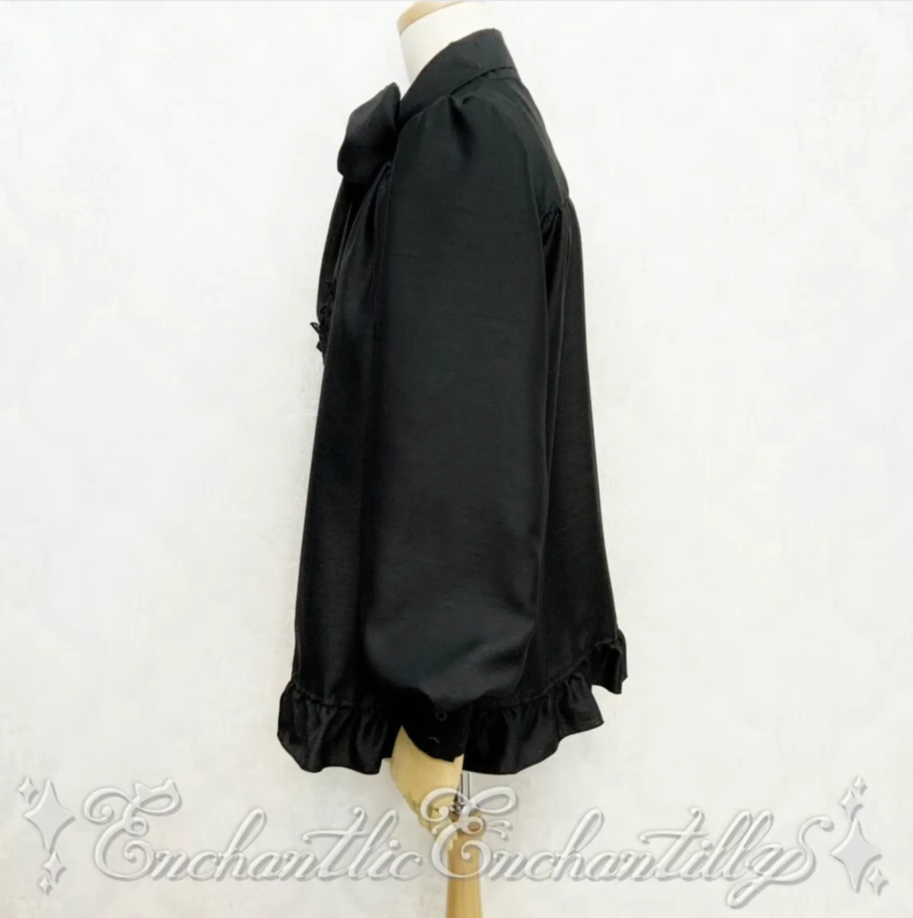 Noble Ribbon Tie Blouse