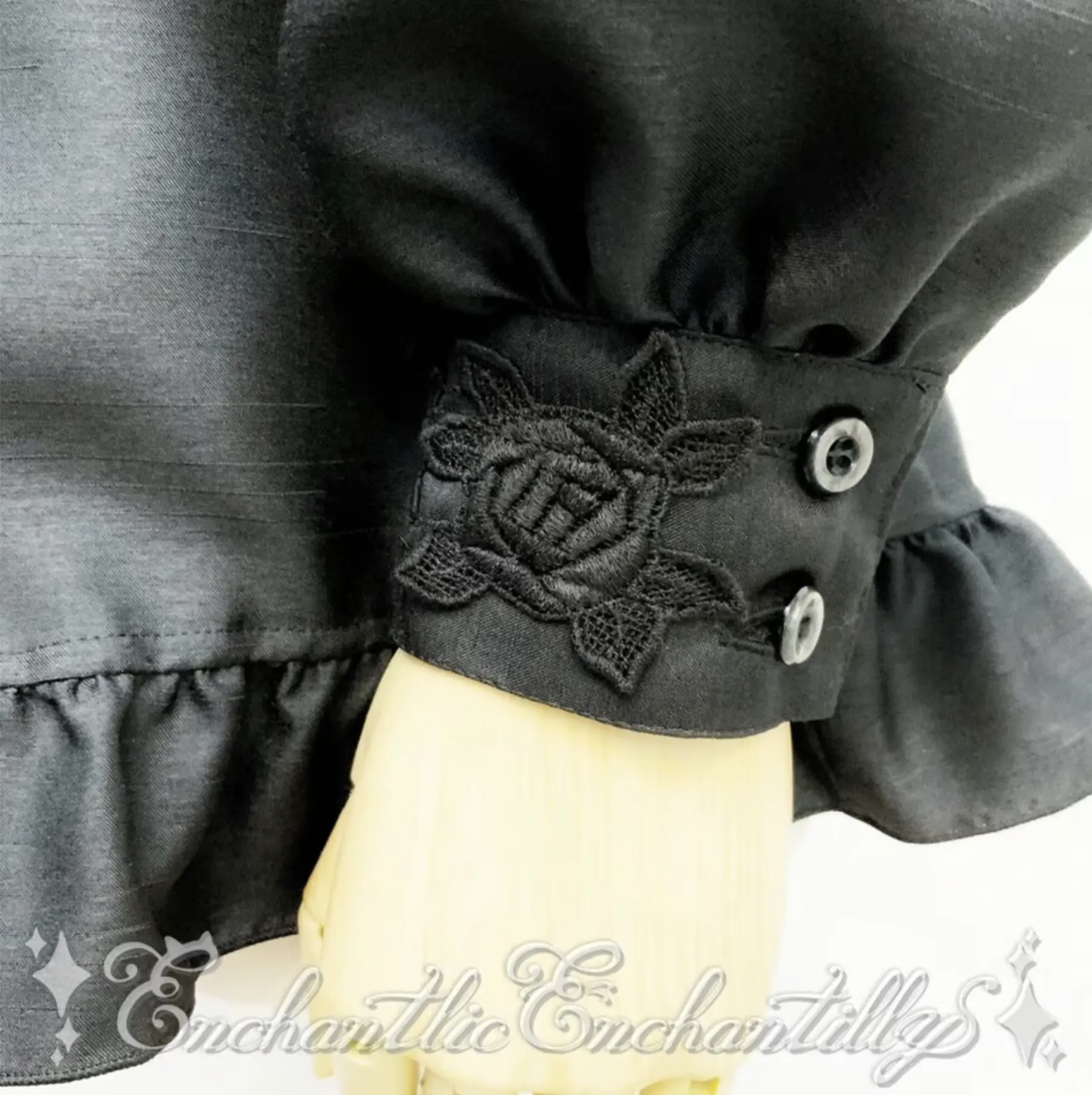 Noble Ribbon Tie Blouse