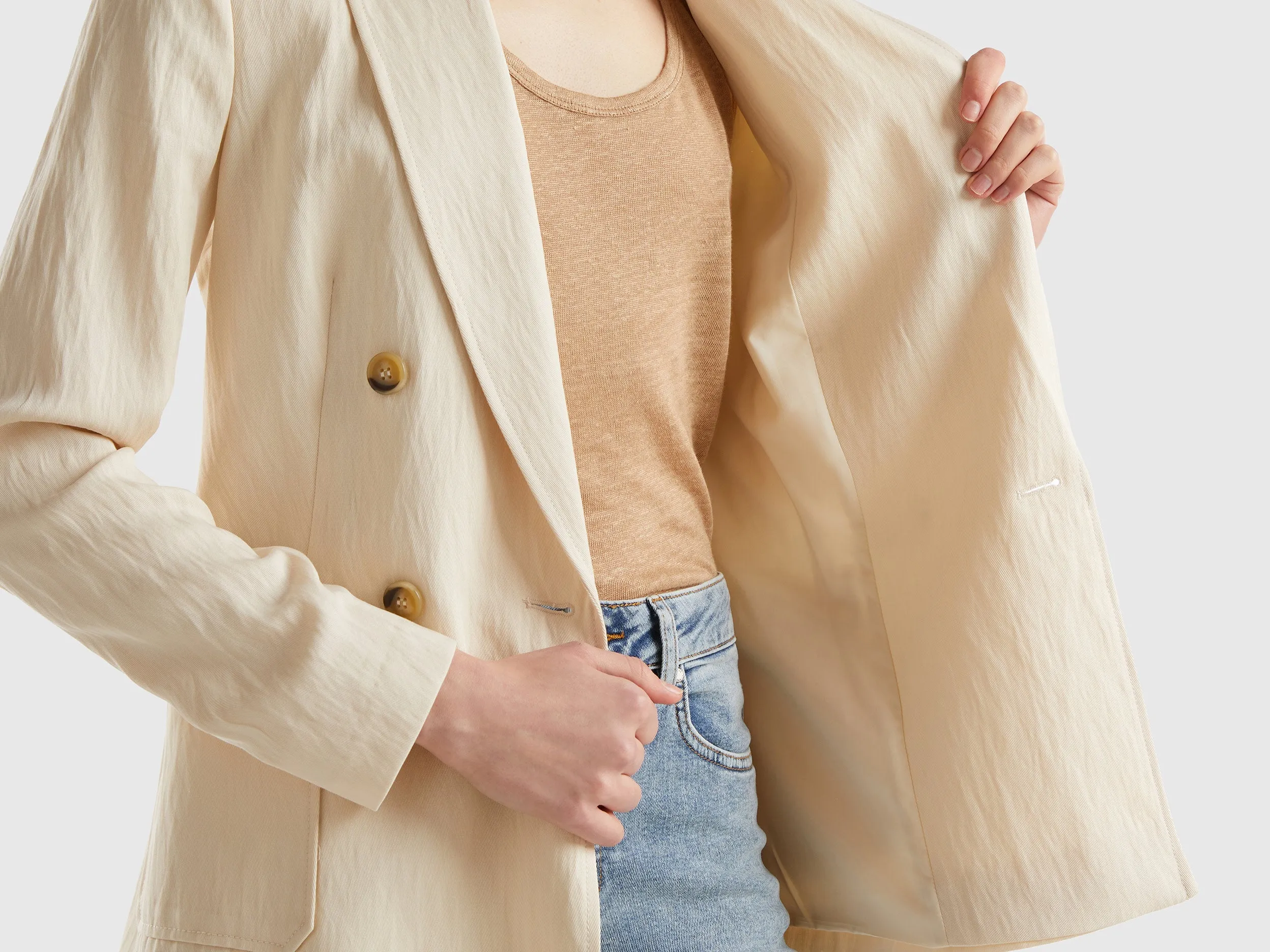 Peaked Lapel Collar Solid Blazer
