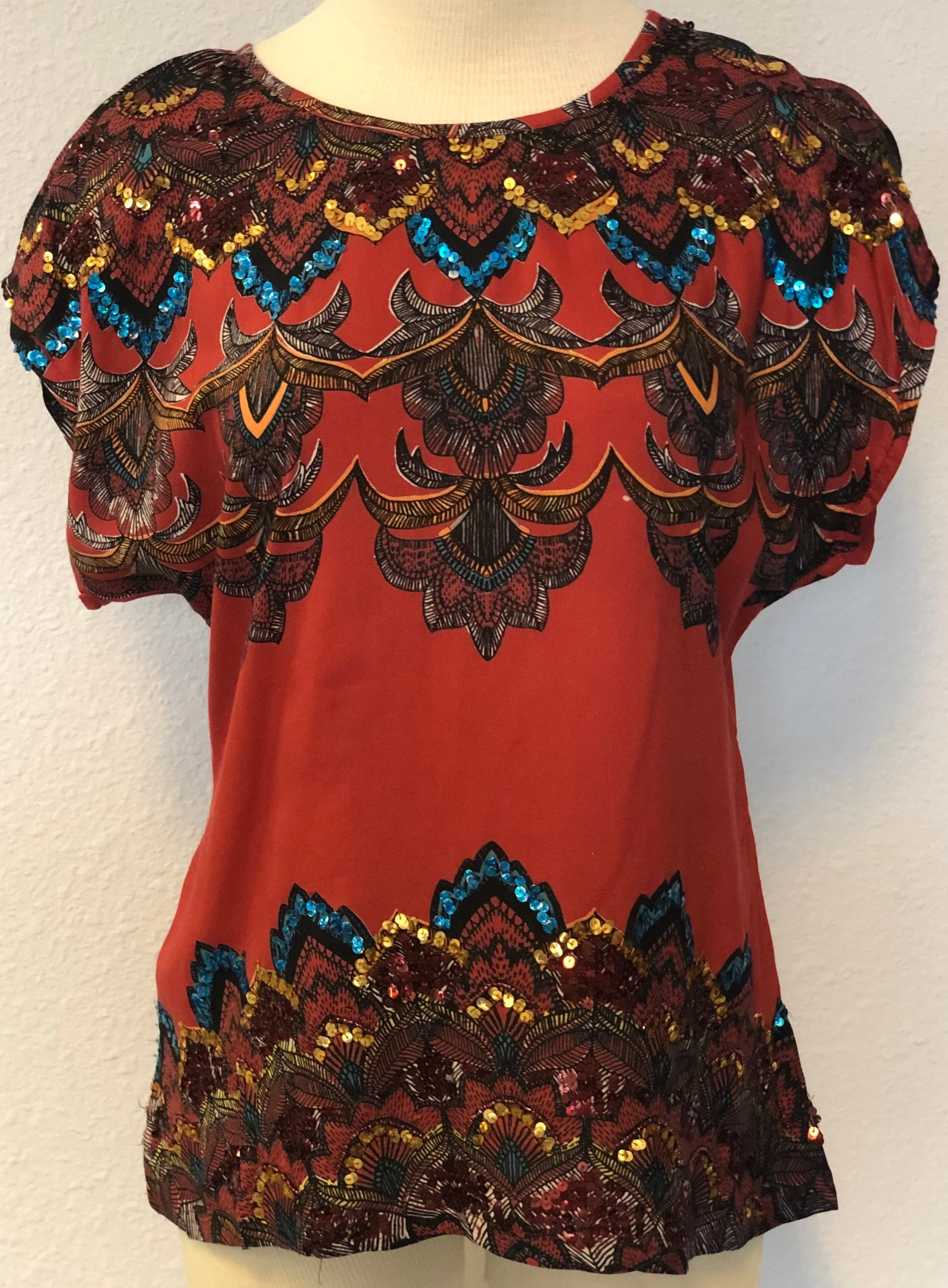SS SEQUIN ACCENTED TOP
