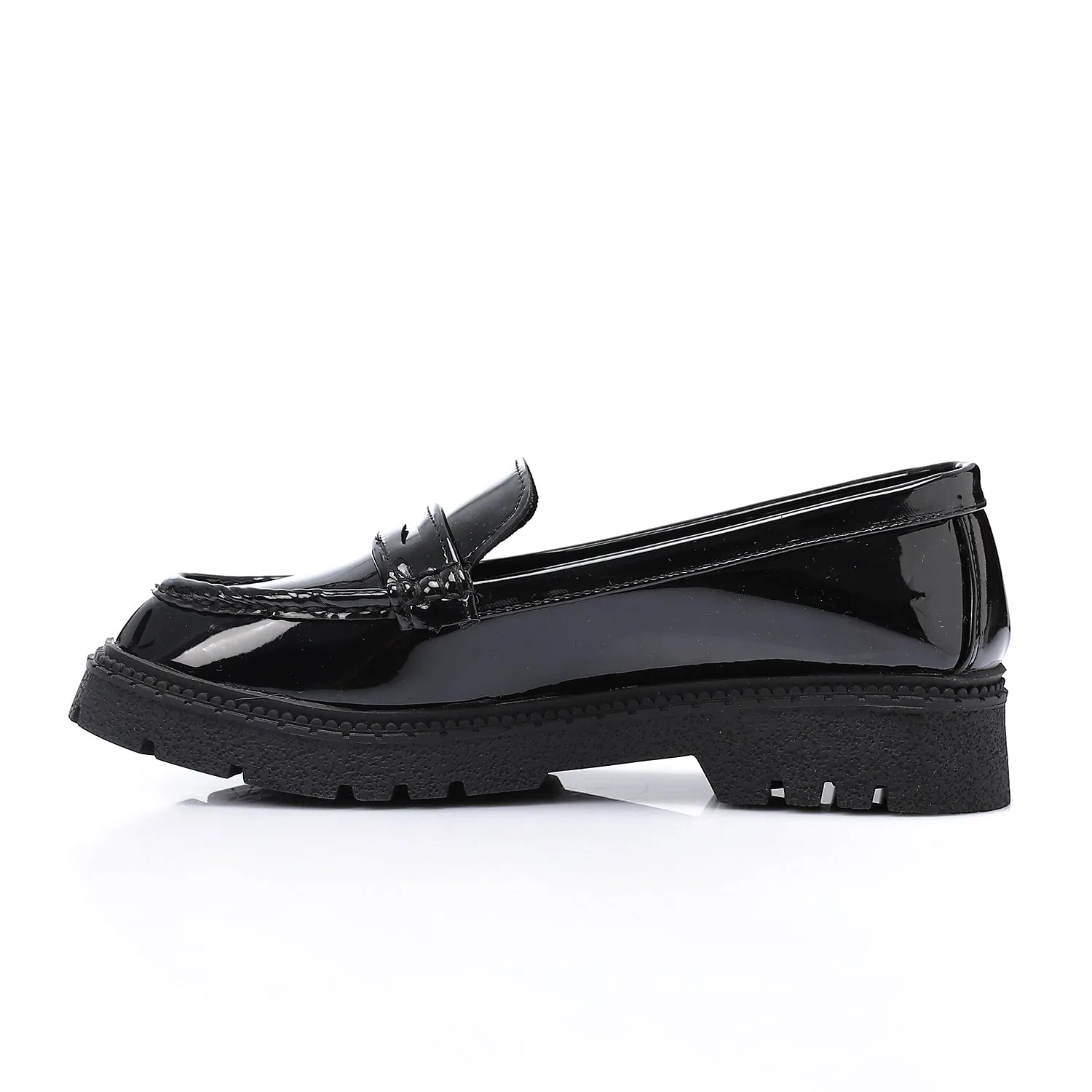 Tassel loafers in shinny black faux leather