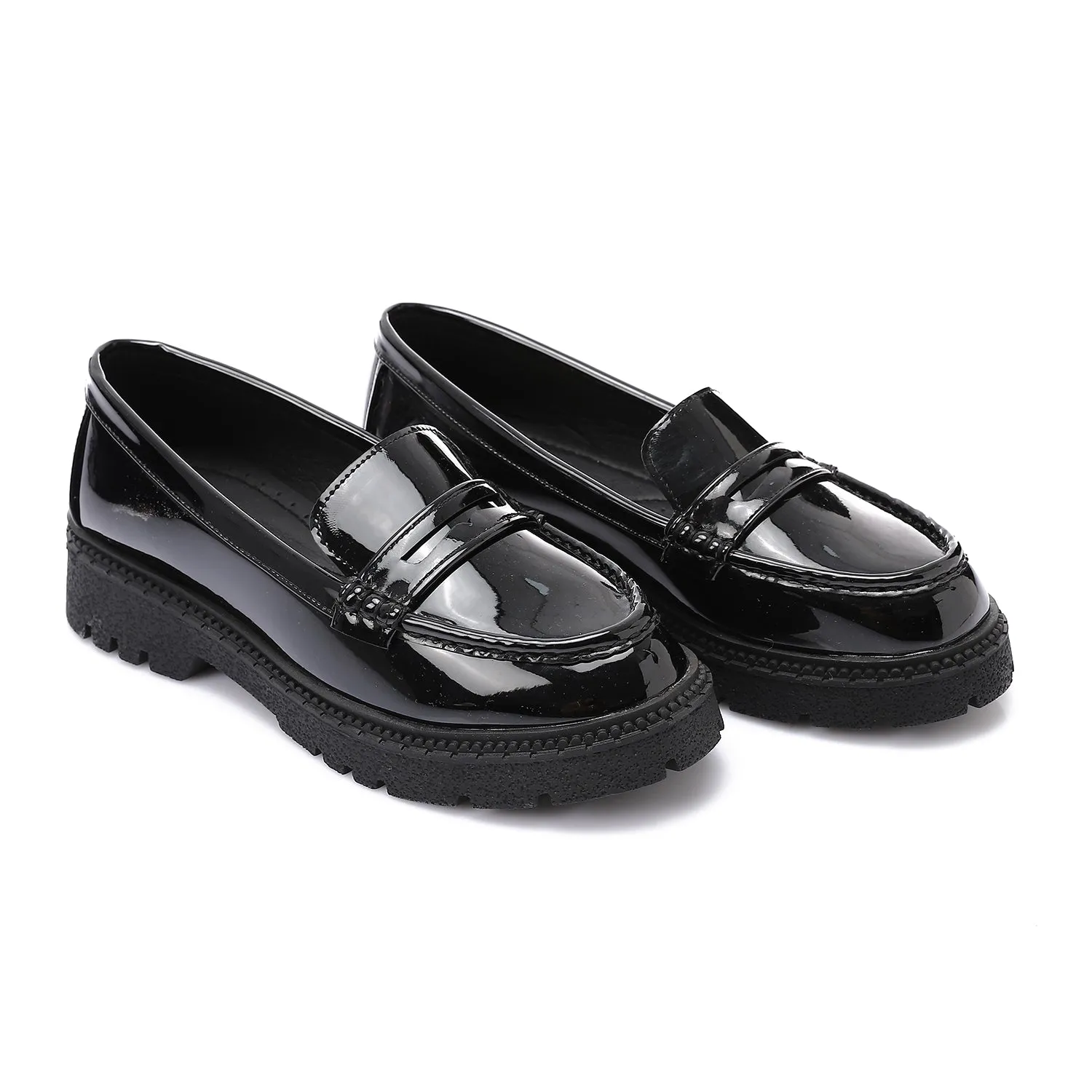 Tassel loafers in shinny black faux leather