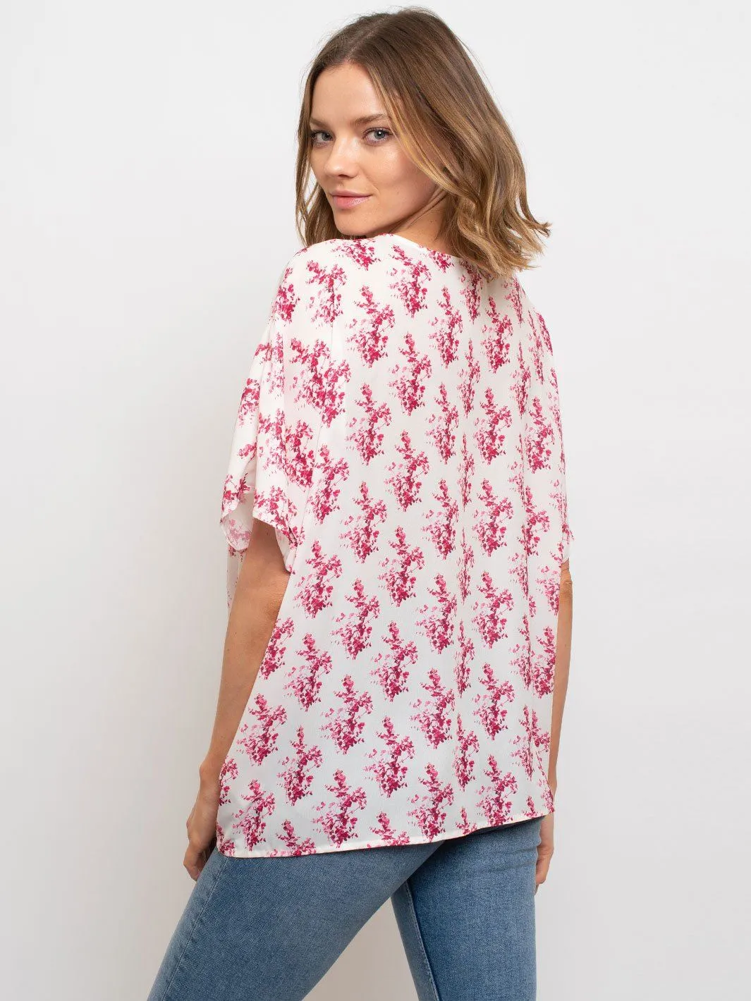 WOMEN'S 3/4 SLEEVE FLORAL FRONT TWIST TOP