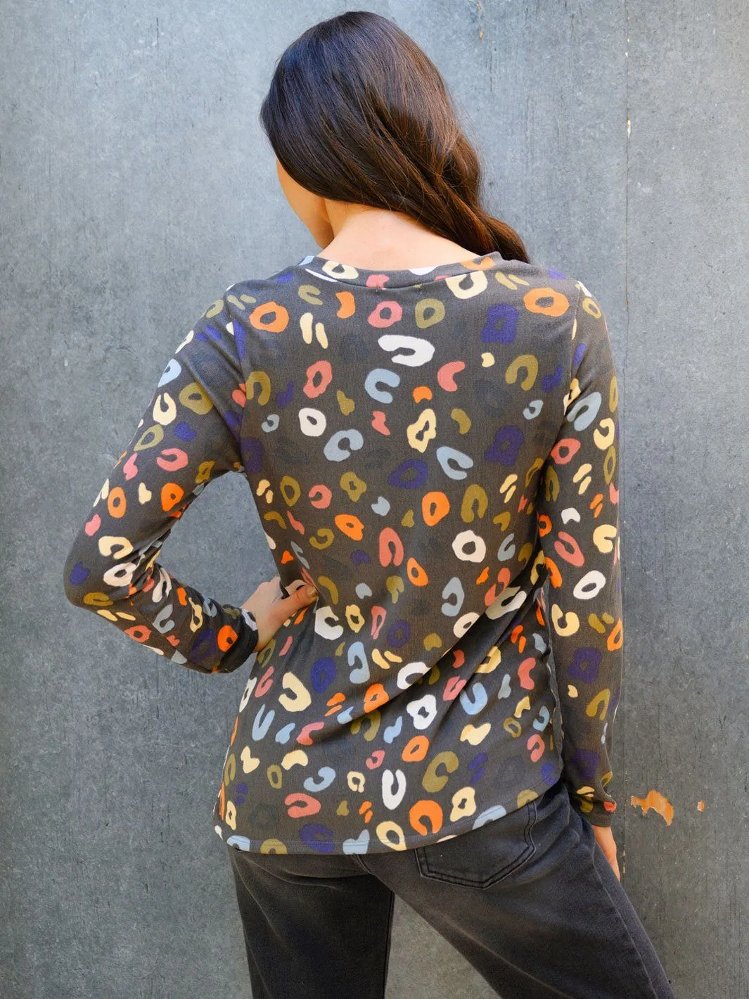 WOMEN'S LONG SLEEVE ANIMAL PRINT TOP