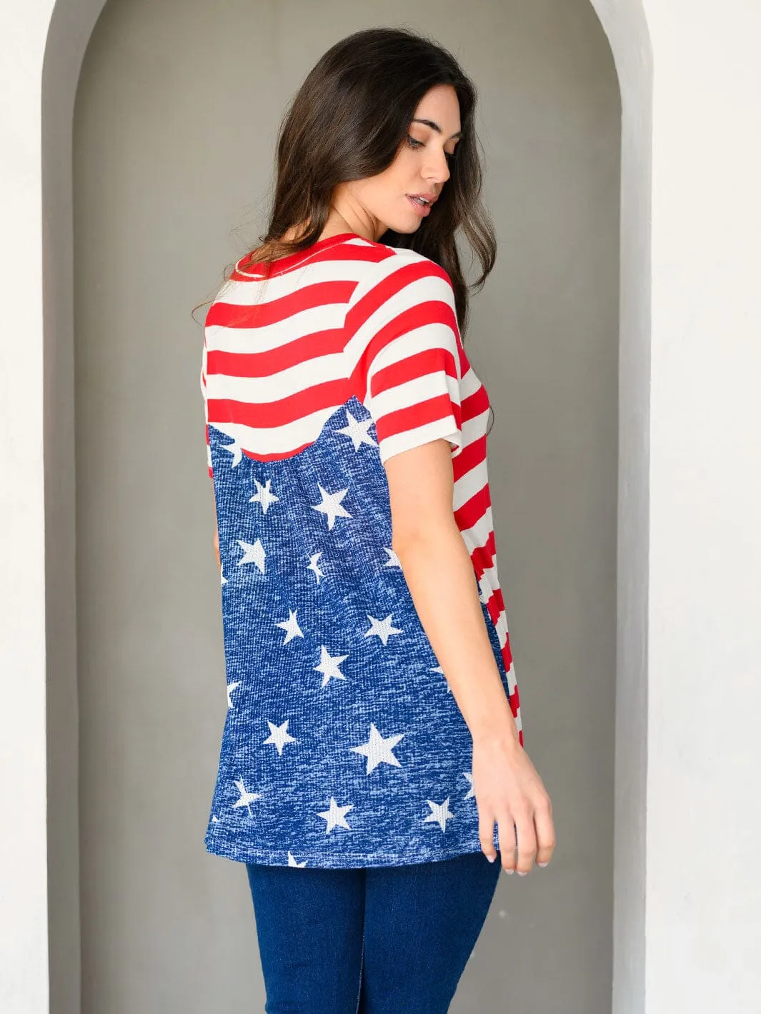 WOMEN'S SHORT SLEEVE V-NECK FRONT POCKET PATRIOTIC PRINT TOP